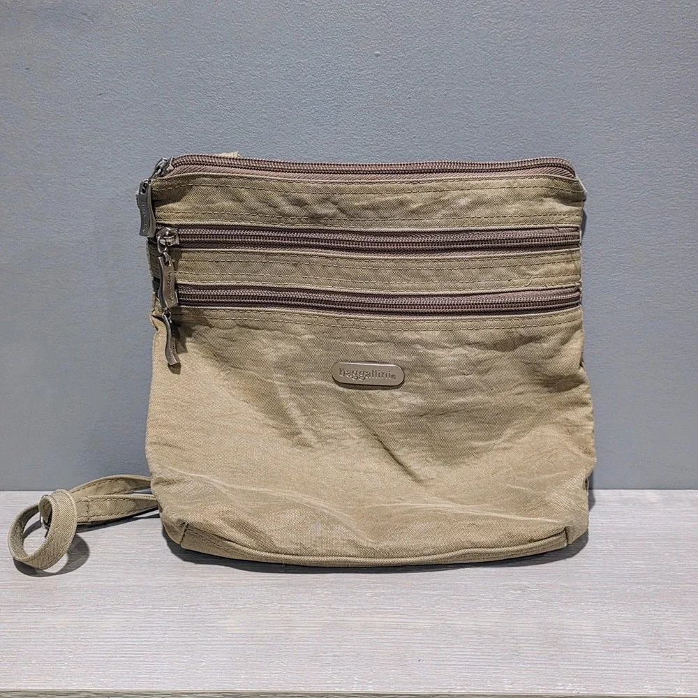 Baggallini Womens Tan Classic‎ Crossbody Sling Shoulder Bag Multi Pockets Travel